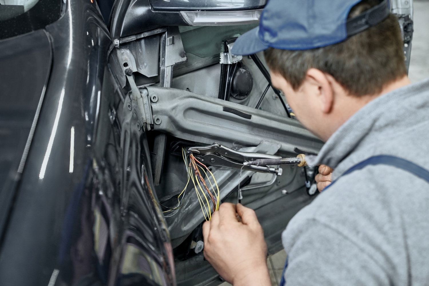 Technician repairing the electrical system of a vehicle at DriveTime Automotive in Salem, OR.